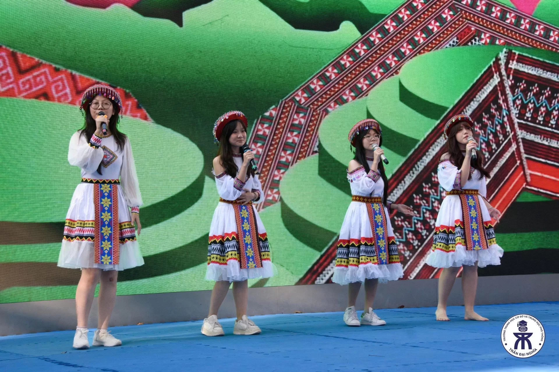 BASIC READING COMPLETION 1